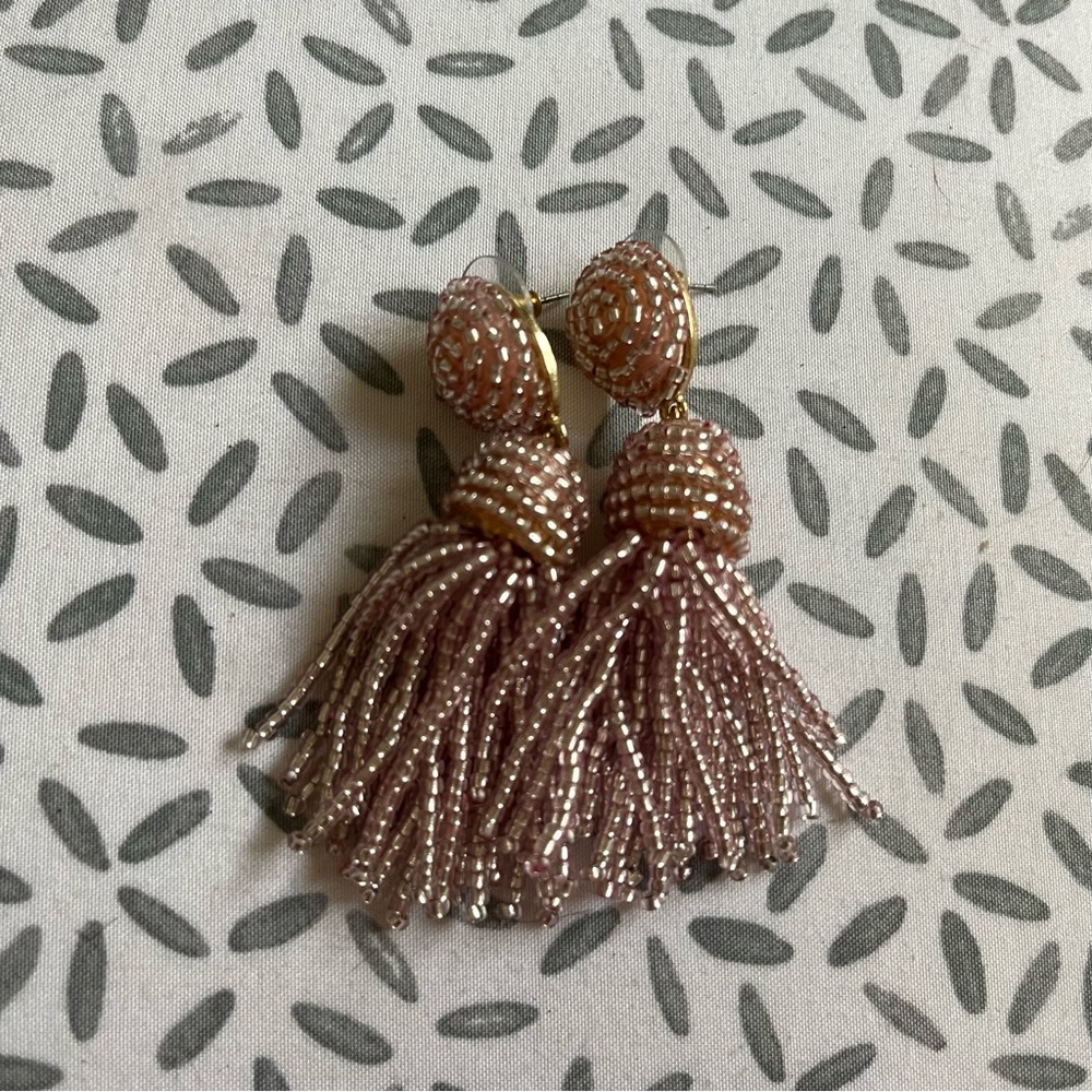 Light pink dangling beaded earrings